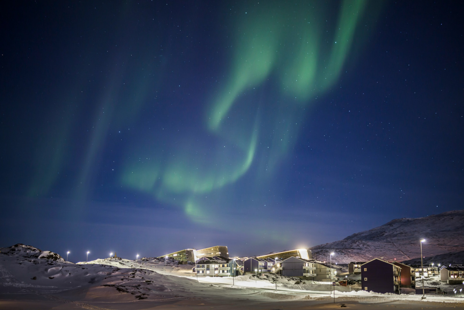 Greenland’s extreme latitude brings months of continuous daylight in summer and prolonged darkness in winter, shaping daily life and seasonal activities (Photo: Visit Greenland/Unsplash)