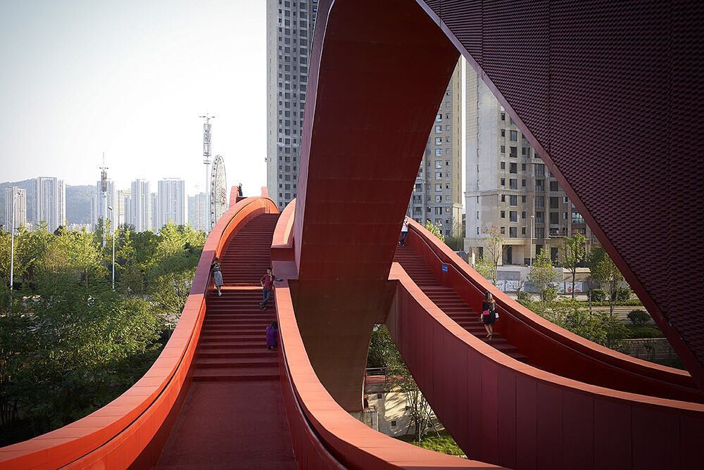 The multi-level bridge links riverbanks, roads, elevated parks and intersecting pedestrian pathways  (Photo: Instagram / @nextarchitects)