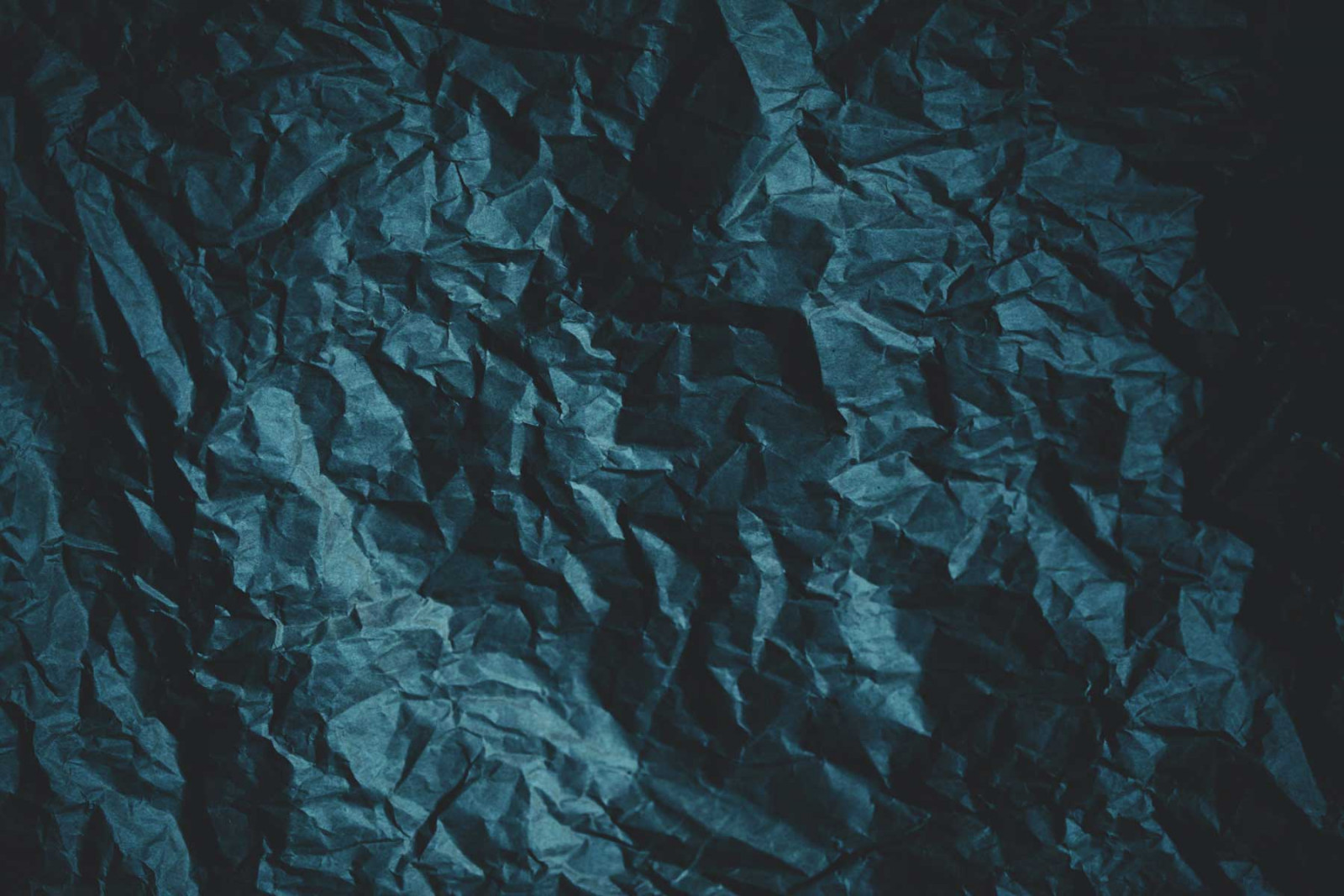 Transformative Teal, WGSN and Coloro (Photo: Unsplash)
