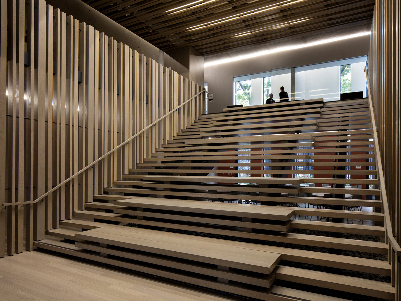 The second floor accommodates offices, study areas, and smaller gathering rooms (Photo: Instagram / @stanley_saitowitz)