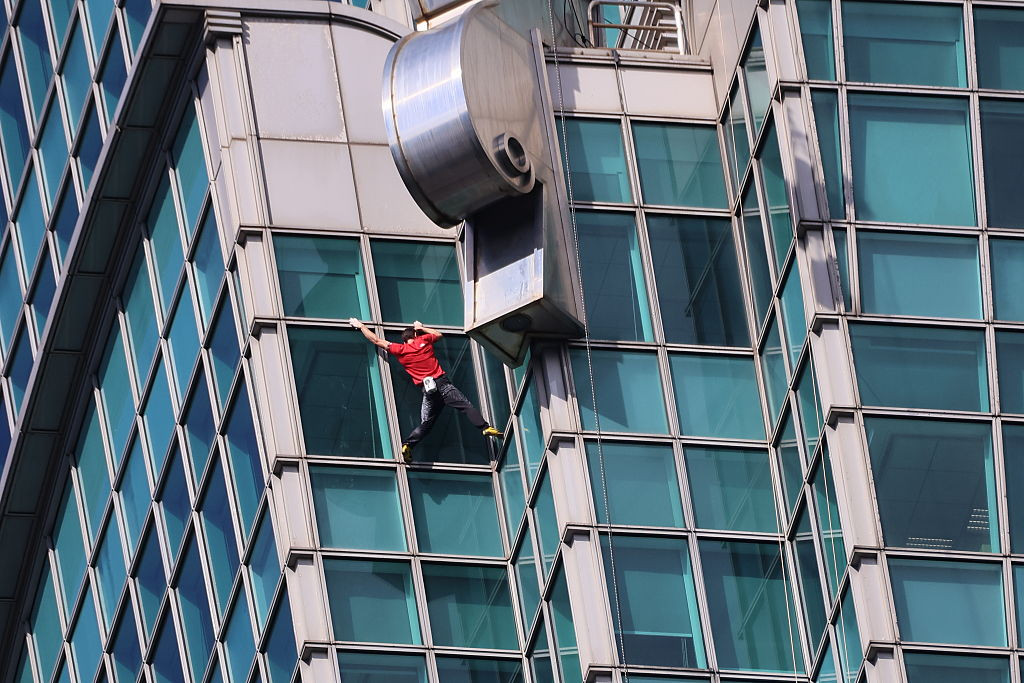 TAIPEI, CHINA - JANUARY 25, 2026 - American climber Alex Honnold climbs Taipei 101 building by hand in Taipei, China on January 25, 2026. (Photo: CFOTO/Future Publishing via Getty Images)