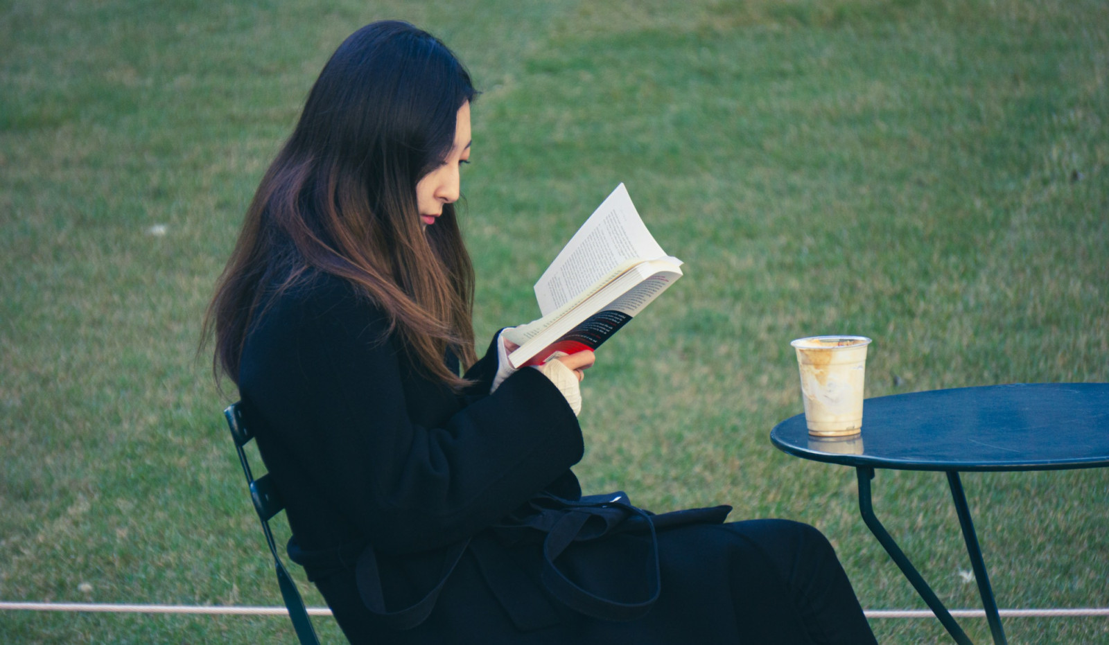 Unread books can still teach and inspire; tsundoku reminds us that the value of reading isn’t only in finishing a book, but in the curiosity it sparks (Photo: Terrillo Walls/Unsplash)