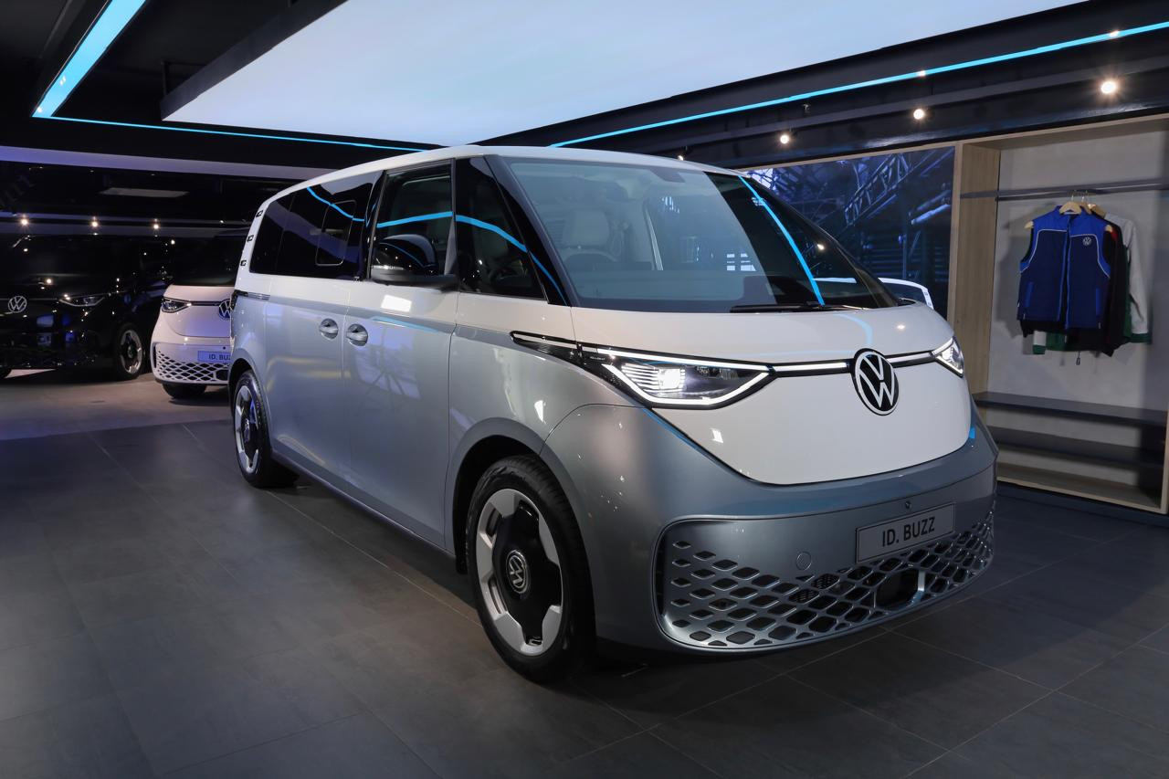 Volkswagen ID. Buzz BOZZ White Signature Edition menghadirkan definisi baru mobilitas listrik