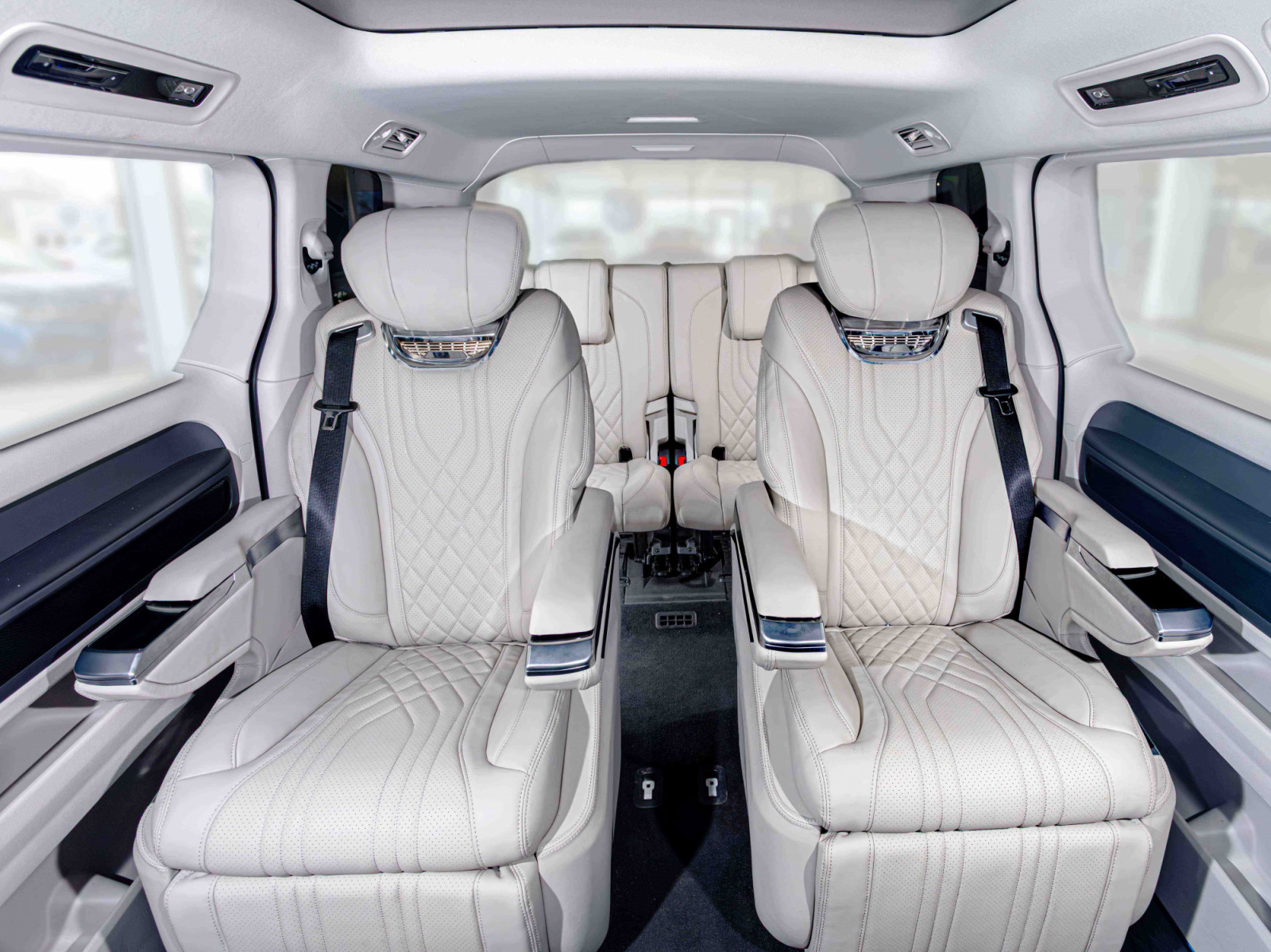 Volkswagen ID. Buzz BOZZ White Signature Edition menghadirkan definisi baru mobilitas listrik