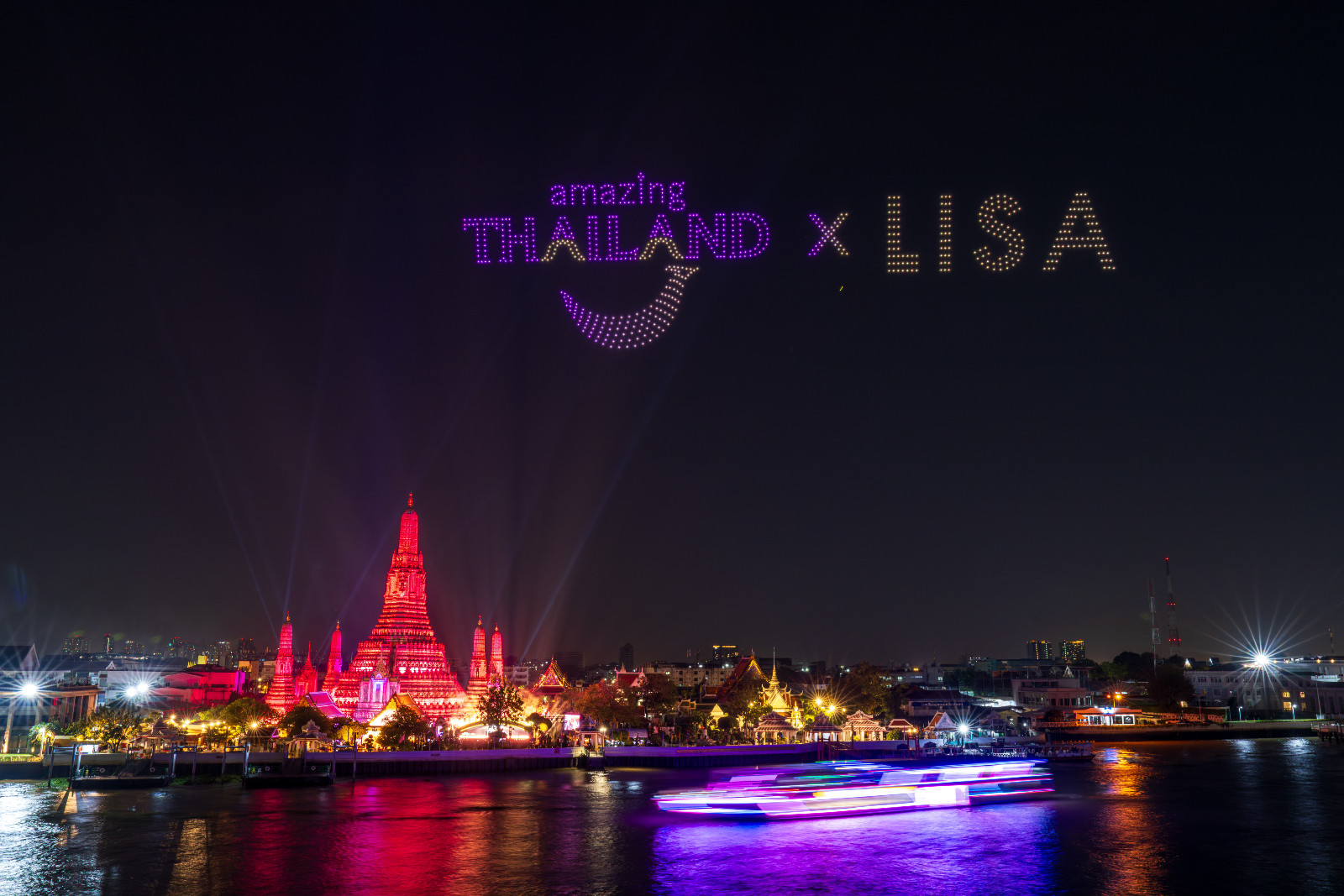 บรรยากาศการเปิดตัว Amazing Thailand Ambassador ณ วัดอรุณราชวรารามราชวรมหาวิหาร (ภาพ: ททท.)