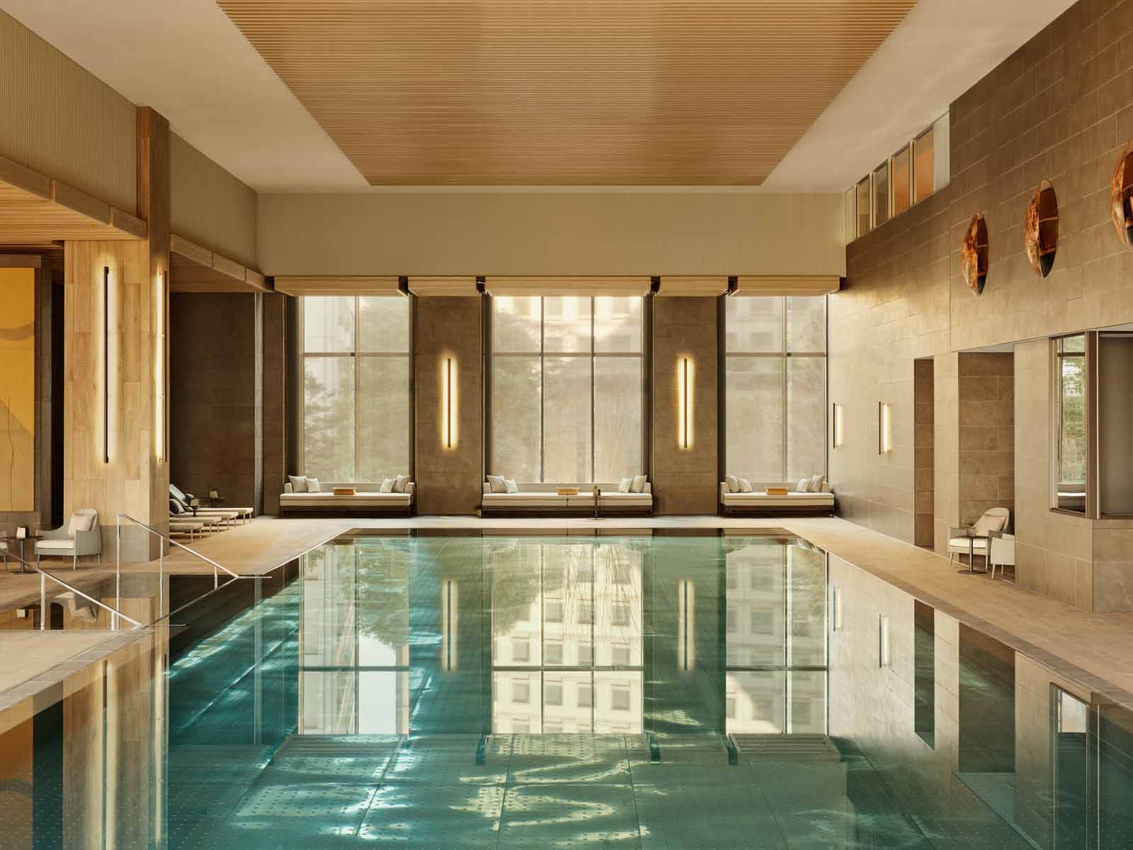 Loungers and tranquil corners beside Janu Tokyo’s pool offer moments of repose, where guests can enjoy views of the surrounding Azabudai Hills and the dynamic cityscape beyond