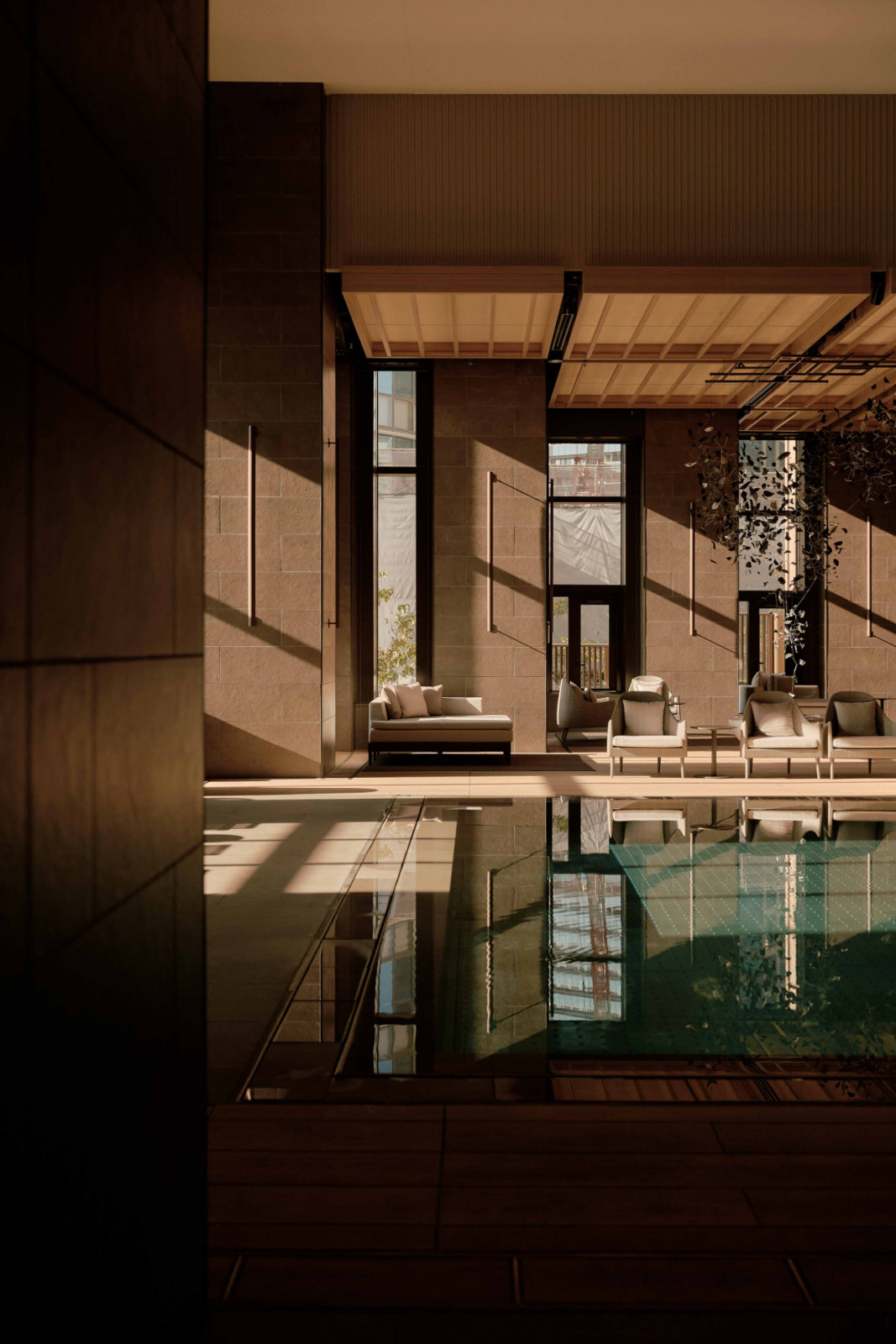 Bathed in soft natural light, Janu Tokyo’s 25-metre pool invites guests into a serene aquatic sanctuary within the expansive wellness centre, framed by floor-to-ceiling glazing that captures Tokyo’s skyline
