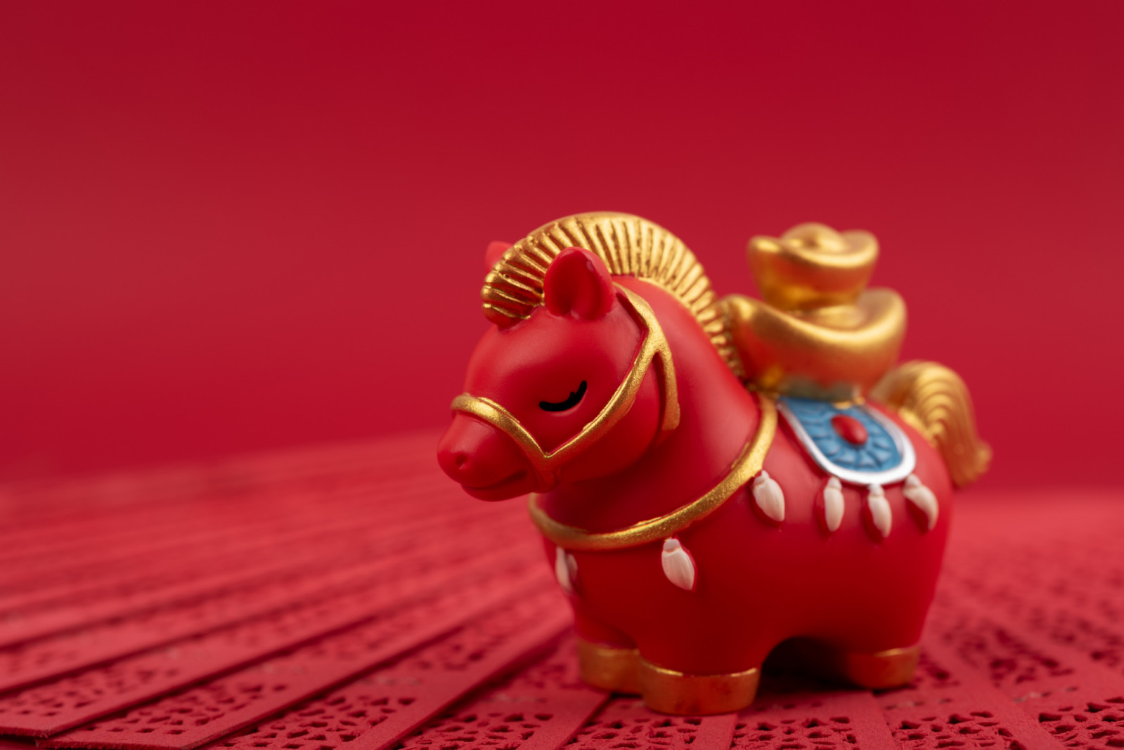 Year of the Fire Horse Zodiac on Red Background - stock photo (ภาพ: Nora Carol Photography / Getty Images)