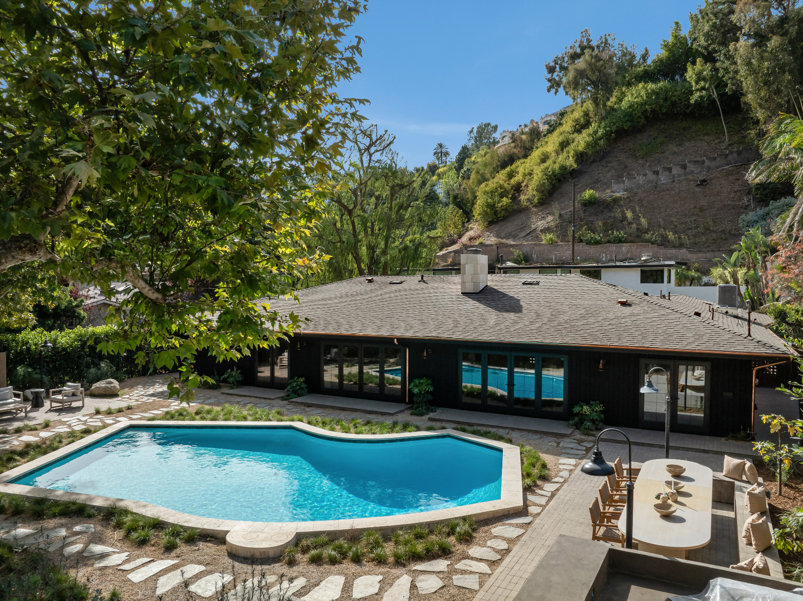 The backyard area of a renovated modern ranchette in Beverly Hills, Los Angeles designed by Samaha Studio