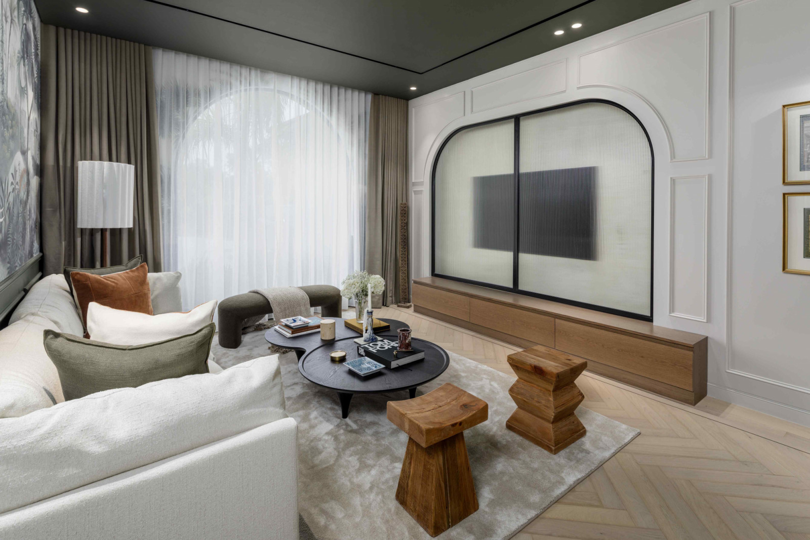 White panelled walls and an arched display niche with retractable frosted glass