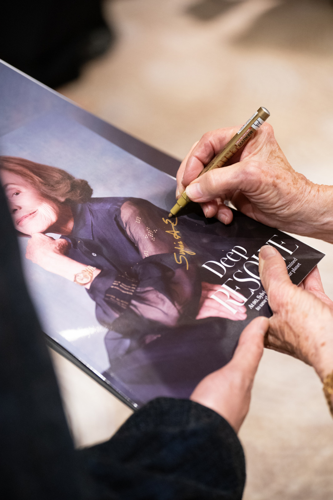 Marking a memorable moment, Sylvia Earle personalises her Tatler February cover at the Manila event