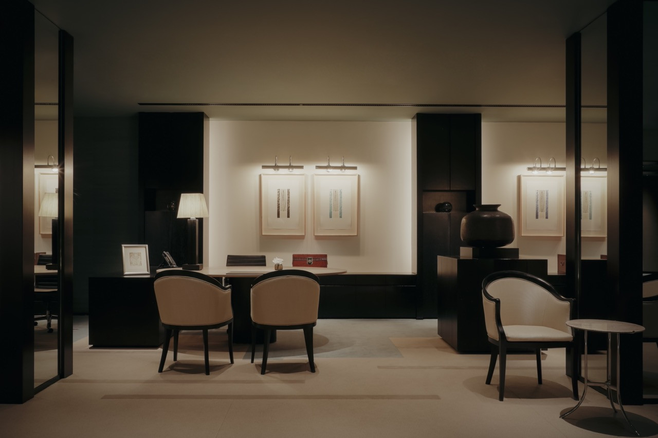 Reception areas maintain the hotel’s signature restraint, with custom furniture and carefully curated artwork throughout