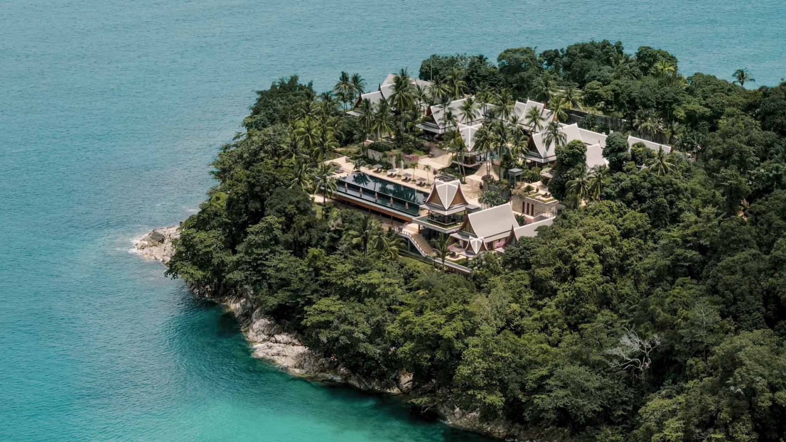 Perched above the cliff, the estate is largely secluded, with silence broken only by the occasional passing boat or jet ski from neighbouring waters