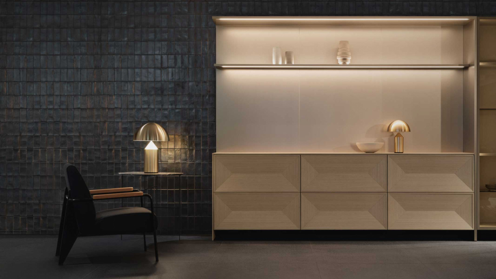 Light strips flush-mounted on the underside of the shelves showcase objects and create a warm atmosphere