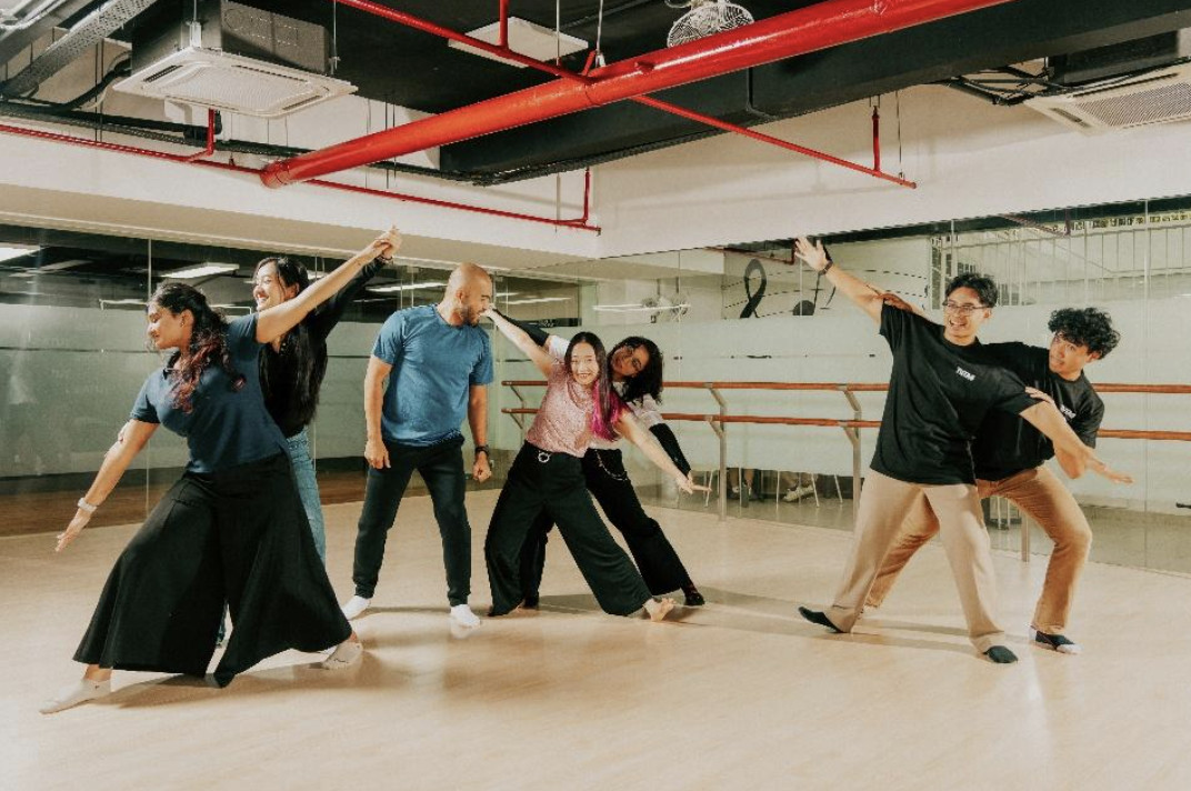 Programme Director Raziman Bin Sarbini (third from left) guiding students through studio-based training that emphasises professional discipline, collaboration, and creative process
