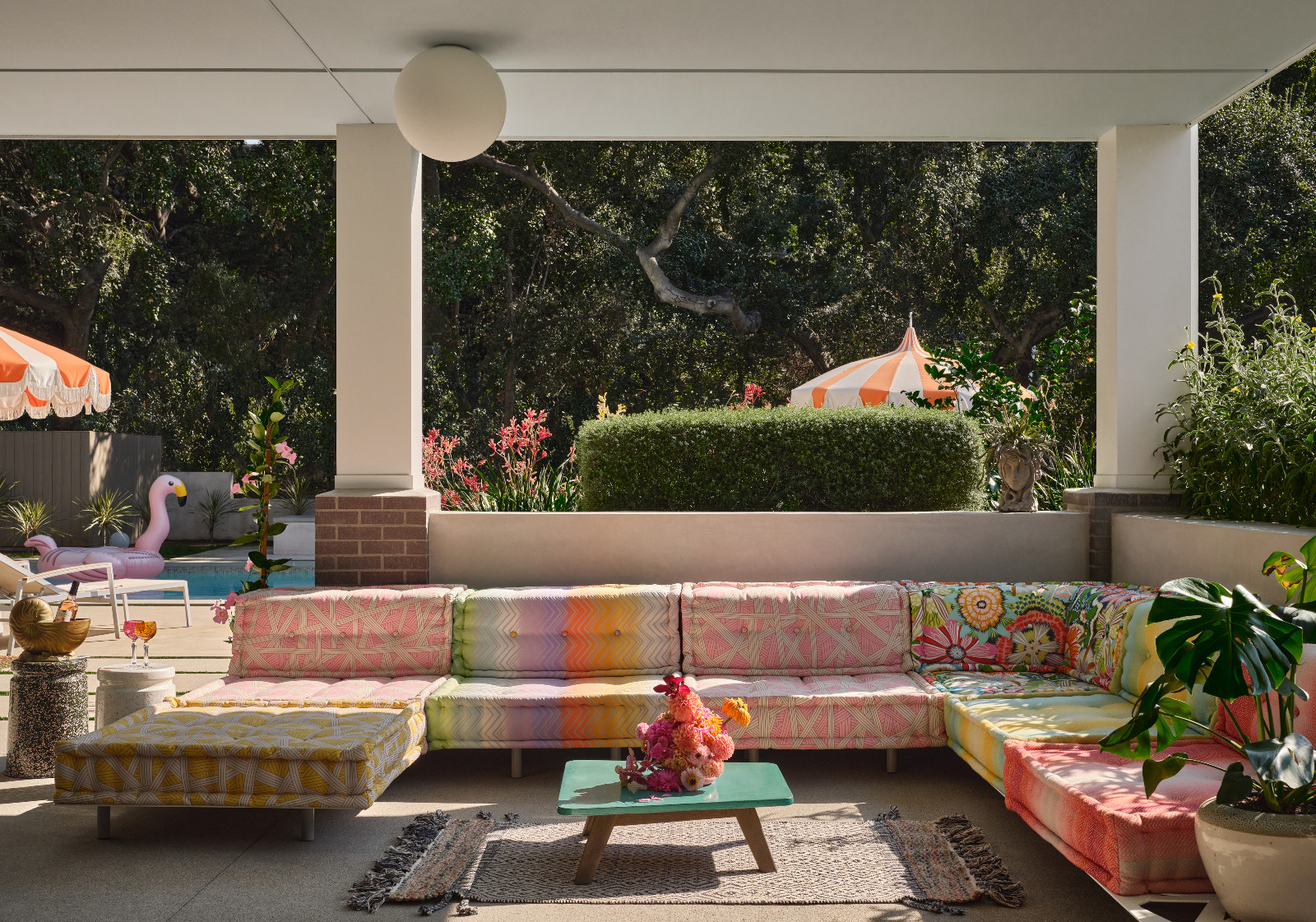 The outdoor entertaining area in a Pasadena, California home designed by House of Honey