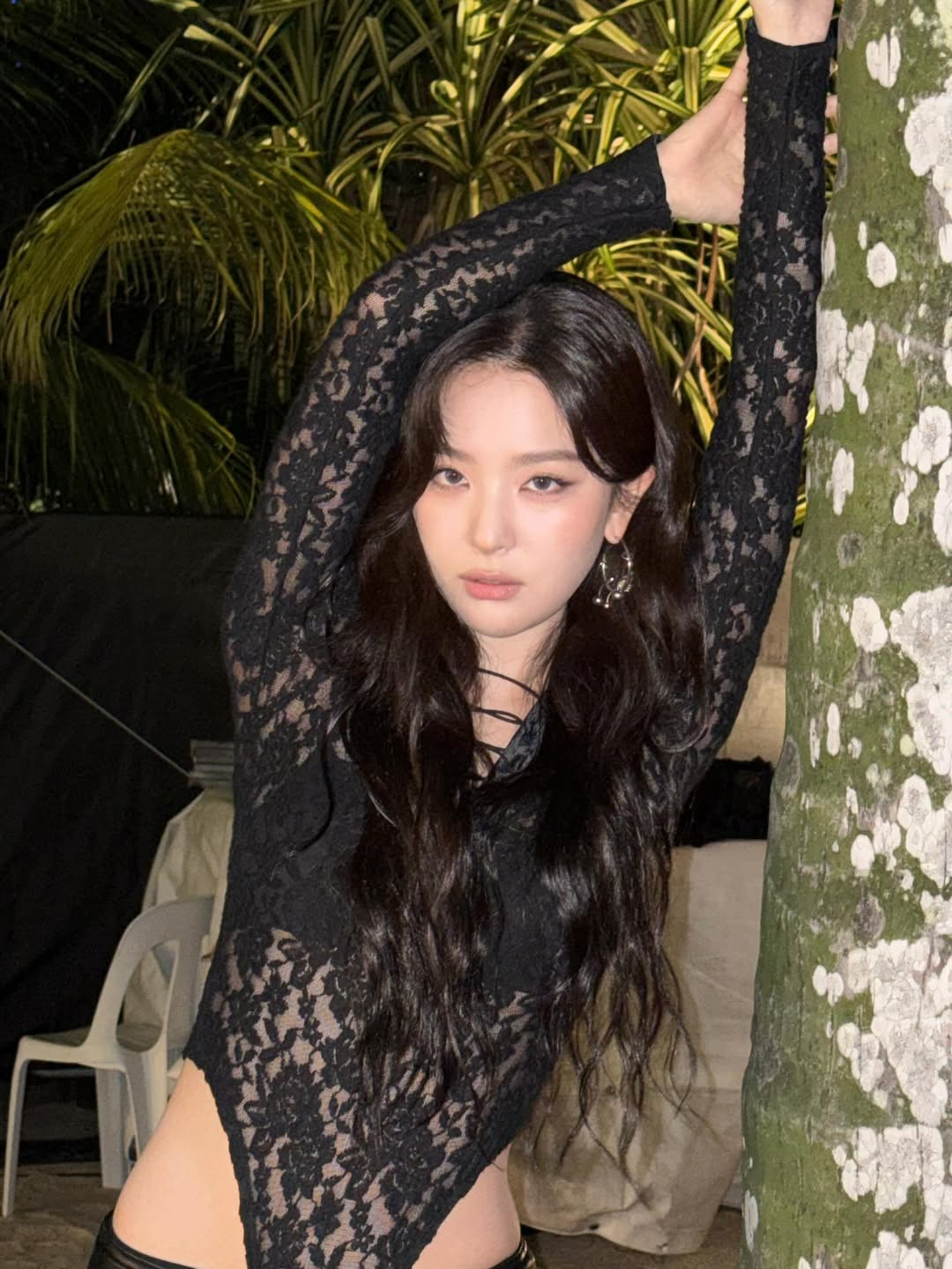 Seulgi shifts to bold, feminine pieces for moments of deliberate impact