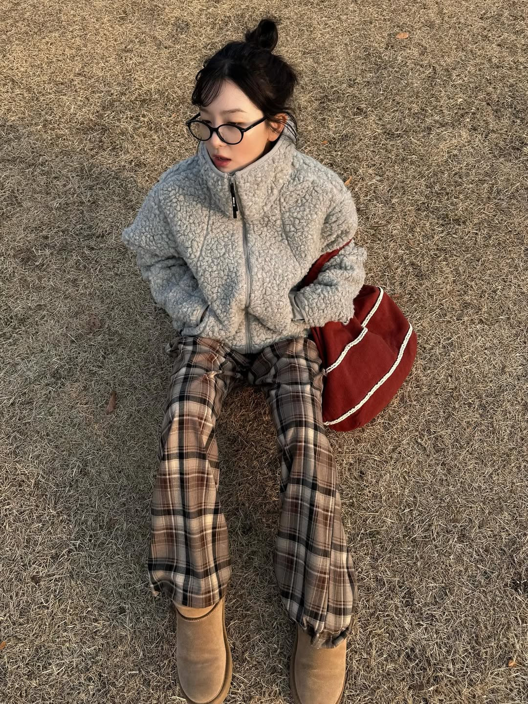 Seulgi proves oversized tops can feel curated rather than sloppy