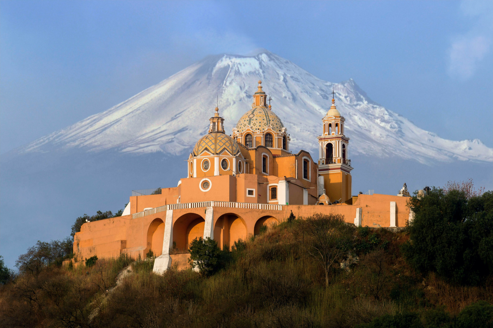 Mexico is a cultural cornerstone of the Americas, where Indigenous heritage, colonial history, and contemporary creativity converge—shaping global cuisine, cinema, music, and pop culture (Photo: Pedro Lasta/Unsplash)