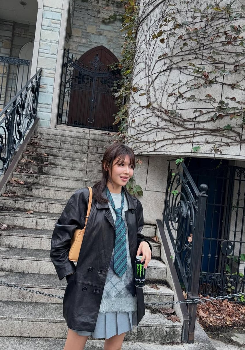 Choi Soo-young subverts corporate dressing with a leather coat and teal necktie (Photo: @sooyoungchoi / Instagram)