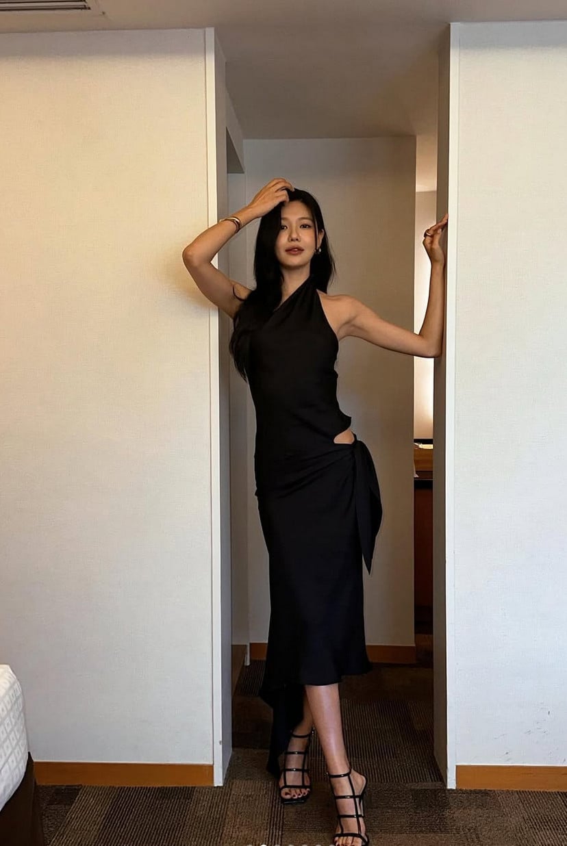 Choi Soo-young commands attention in a black one-shoulder dress (Photo: @sooyoungchoi / Instagram)