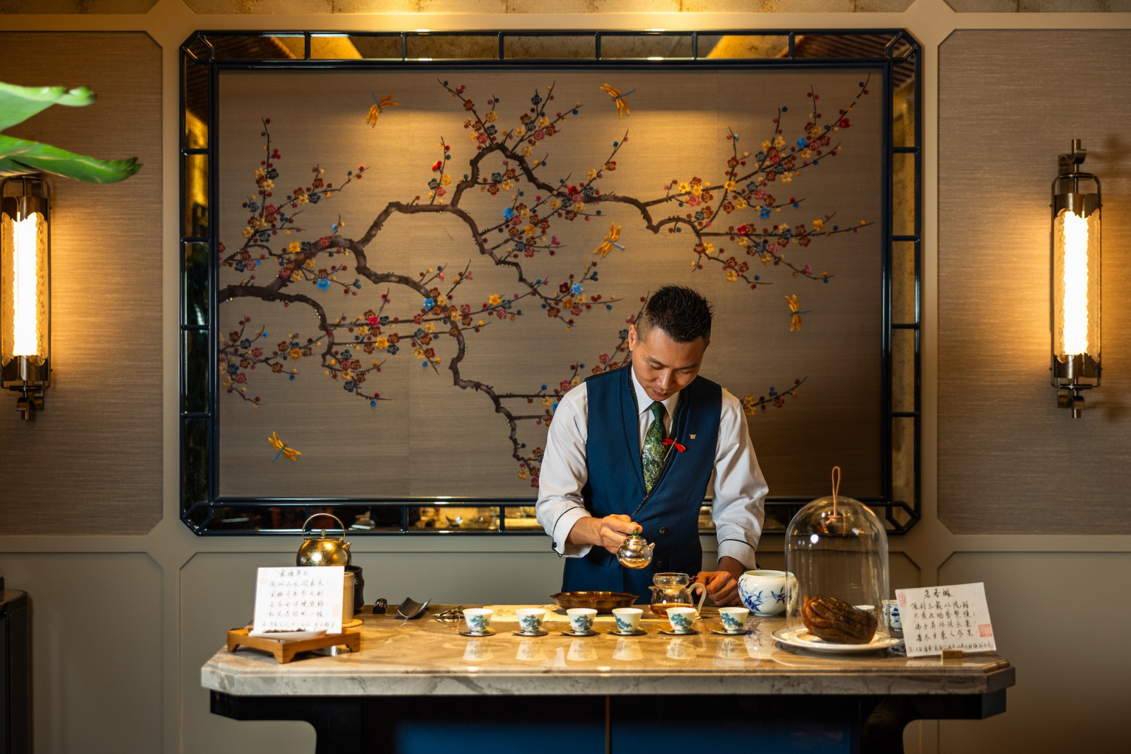 Jin Ting Wan head tea master Jacky Zhao Gang preparing tea