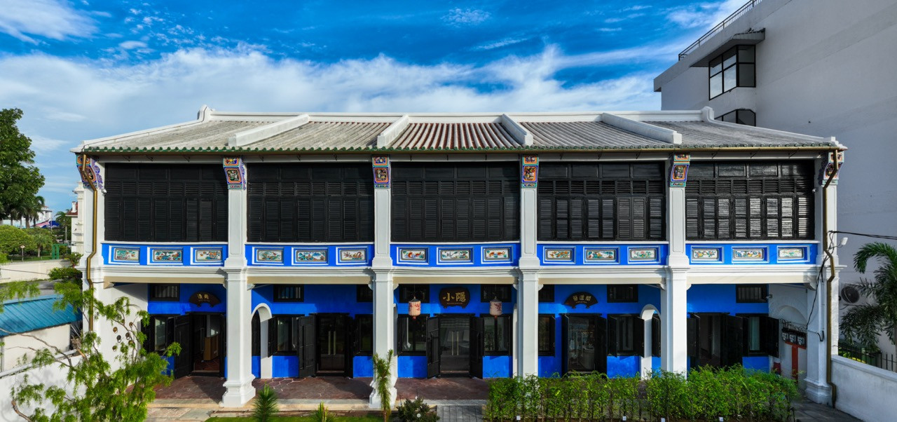 The restored facade features Chien Nien wall reliefs and Cai Hui painting, executed by the same team that worked on the main Blue Mansion