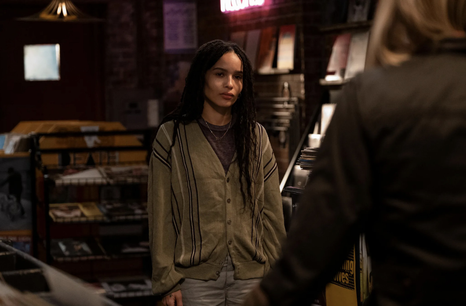 In ‘High Fidelity’, Zoë Kravitz layers oversized knits and vintage tees with relaxed jeans, bringing effortless poetcore to the streets (Photo: Phillip Caruso/Hulu)