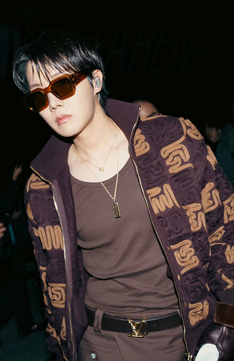 J-Hope relaxes in his textured Louis Vuitton monogram fleece with gold jewellery (Photo: @uarmyhope/Instagram)