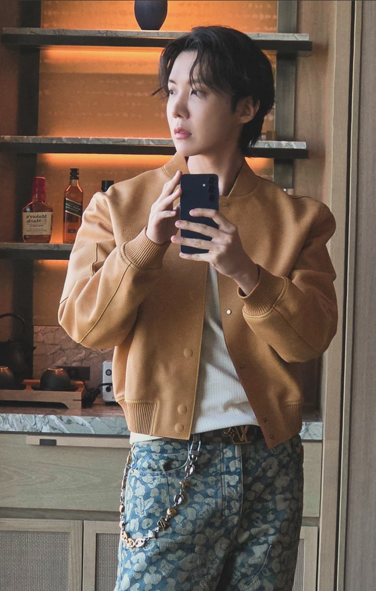 J-Hope demonstrates refined street style in his structured LV leather bomber (Photo: @uarmyhope/Instagram)