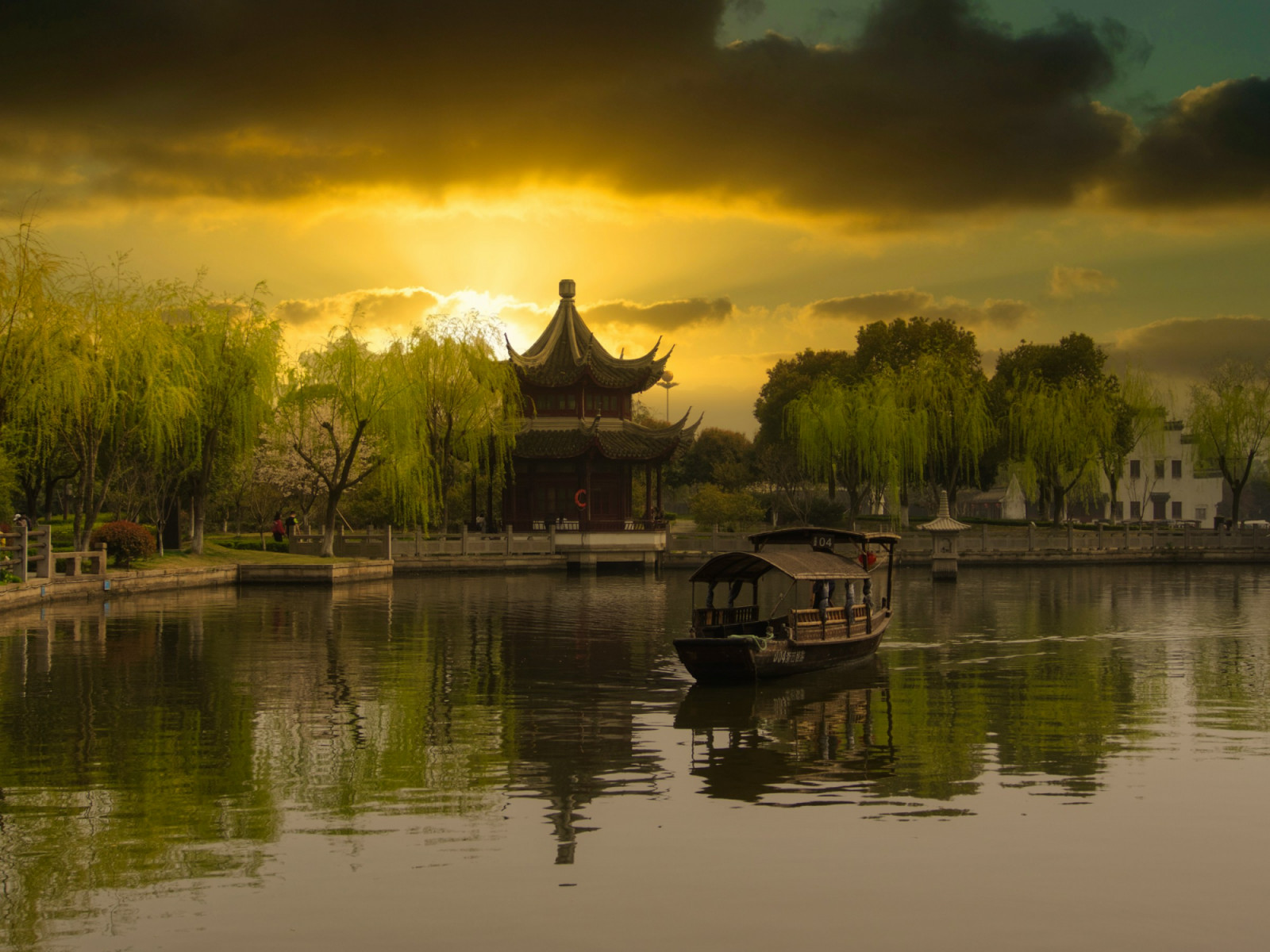 From footbinding and court intrigue to revolution and occupation, these books set in China use lived experience to map the country‘s past in all its complexity (Photo: manos koutras/Unsplash)