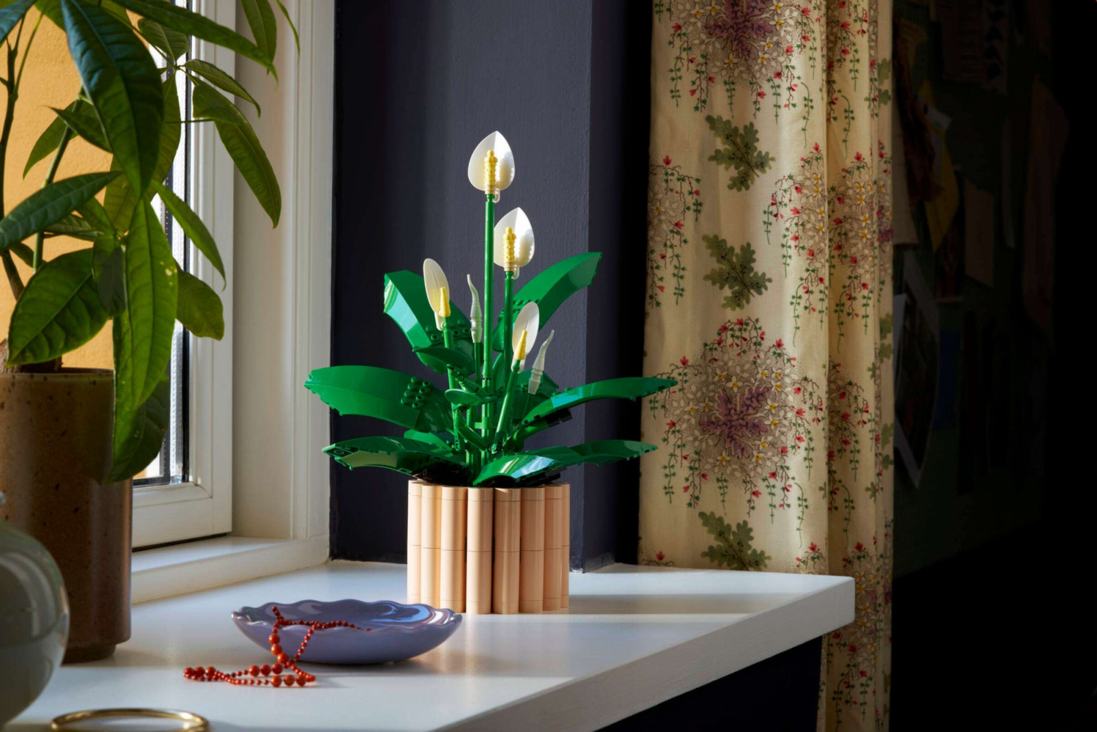 Lego’s Peace Lily peach-coloured pot is constructed from rows of half-cylinder bricks that slot around a central Technic column