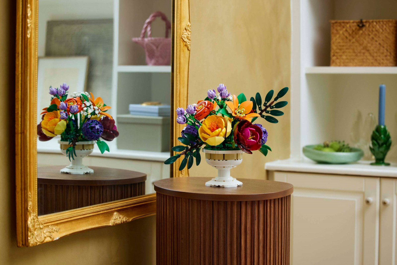 The pin system that holds each flower head allows the arrangement to be reconfigured or combined with blooms from other sets in the botanical range