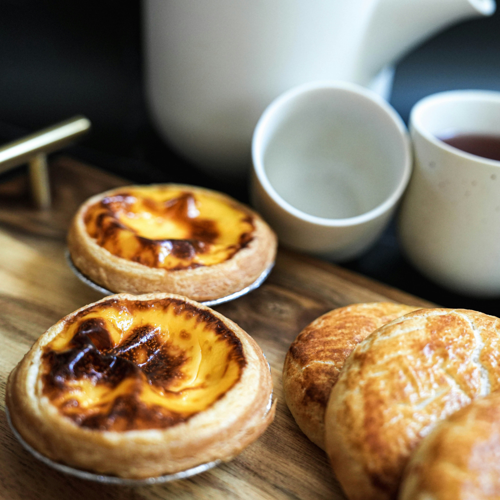 Macau egg tart celebrates heat, caramel and contrast