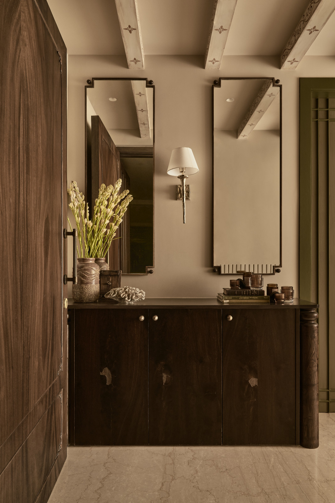 The entryway of a Mumbai, India apartment designed by Dusq Studio