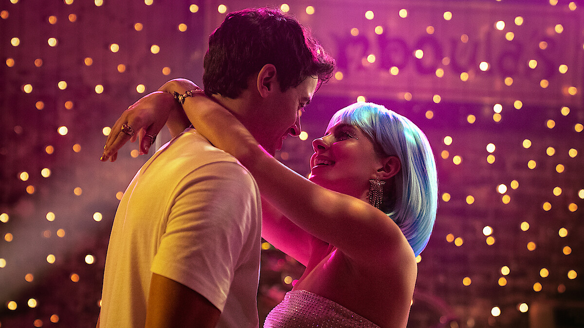 Tom Blyth and Emily Bader star as Alex and Poppy in Netflix’s ruin-the-friendship rom-com hit ‘People We Meet on Vacation.’ (Photo: Netflix)