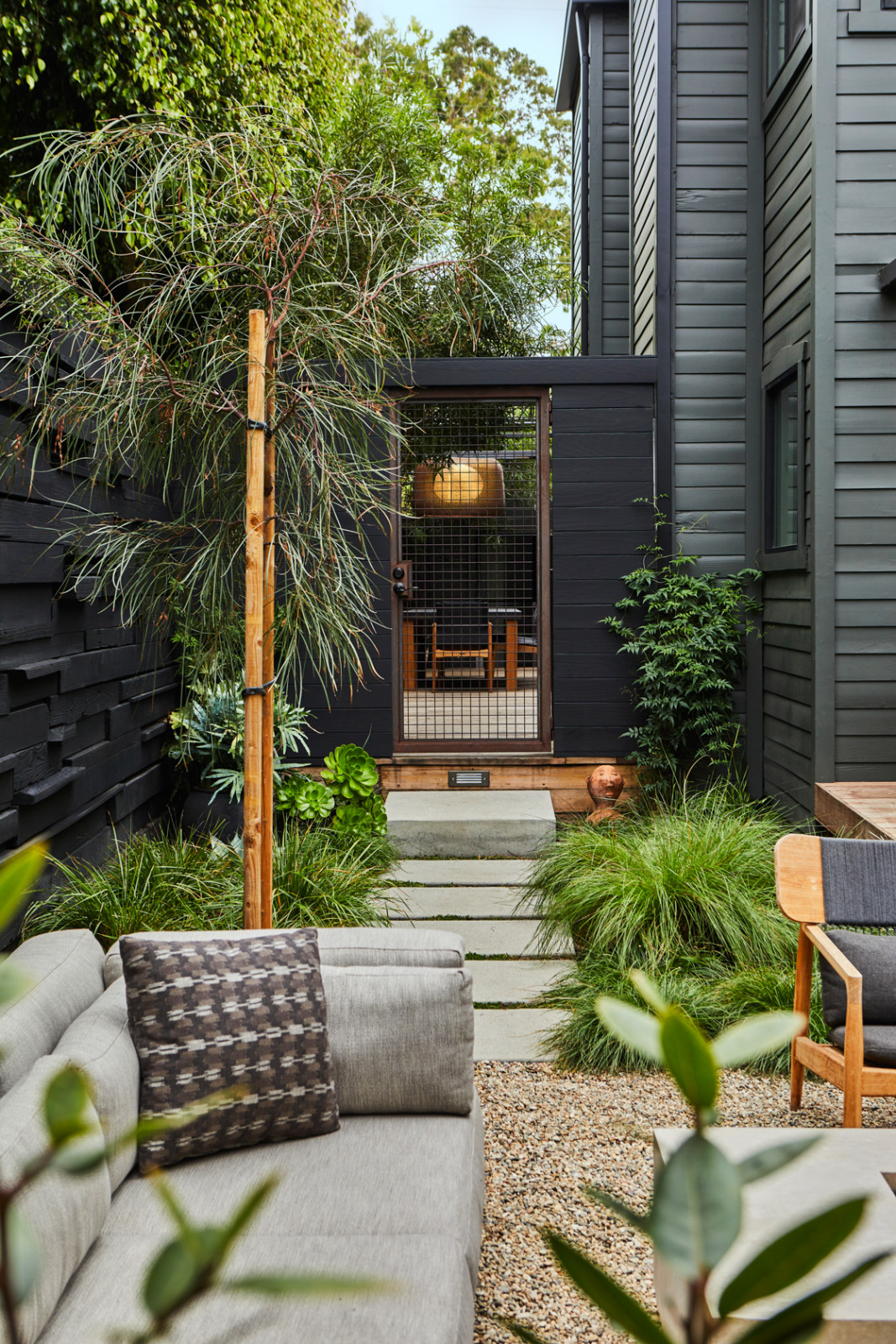 The tranquil outdoor area of a Los Angeles, California home designed by Prince Design Studio (Photo: John Ellis)