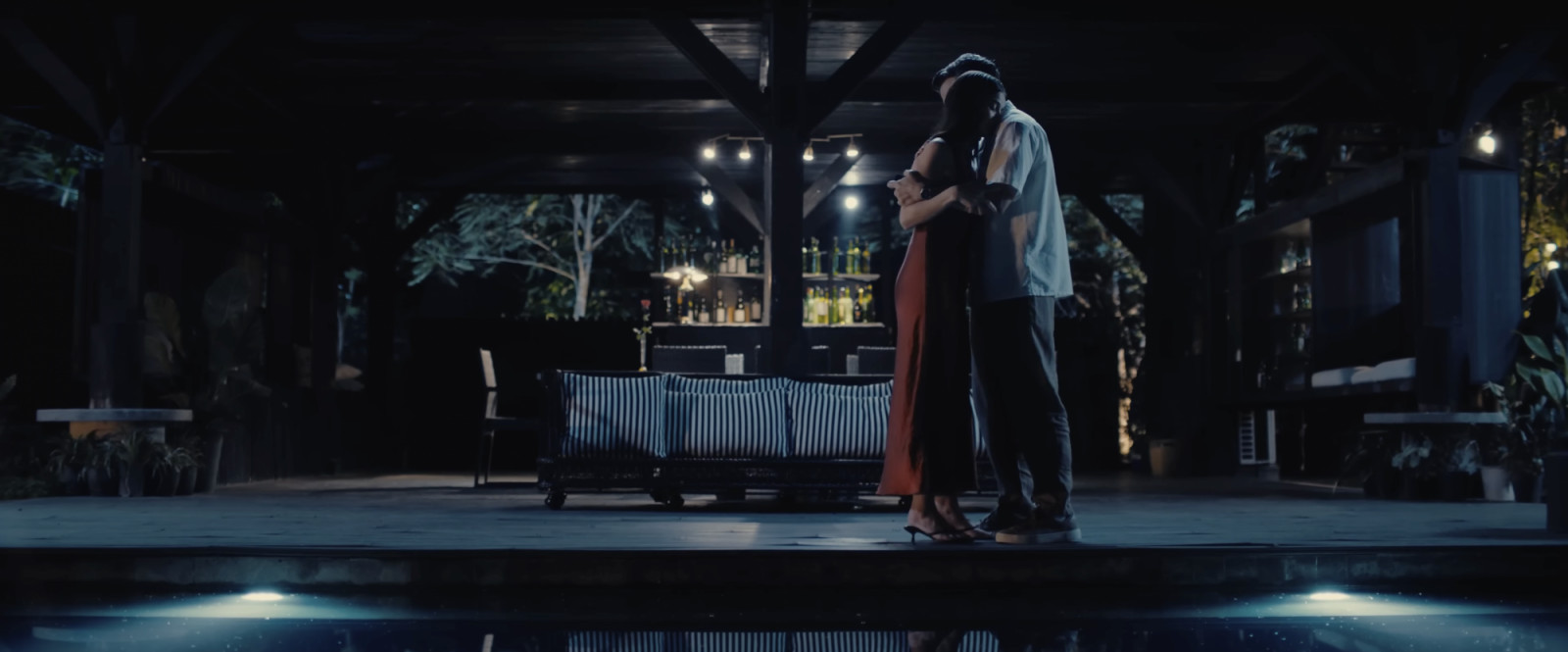 Anne Curtis and Jericho Rosales in ‘The Loved One’ (Photo: Viva Films and Cornerstone Studios)