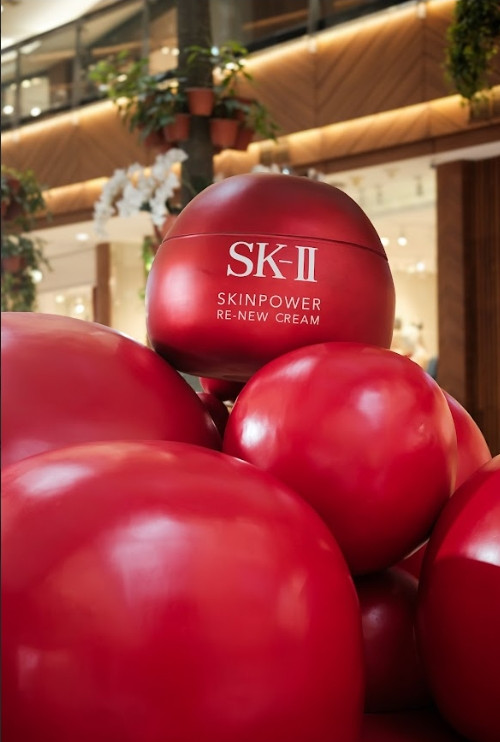 Melalui inovasi SKINPOWER RE-NEW, SK-II mengungkap dimensi baru anti-aging—mengangkat, mengisi, dan menguatkan kulit dari dalam untuk tampilan yang lebih plump dan terdefinisi