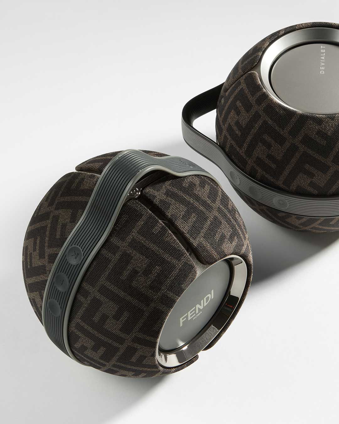 The two-tone FF monogram wraps the acoustic fabric in black and grey, anchored by an anthracite handle and a black metallic ring finished with chrome accents