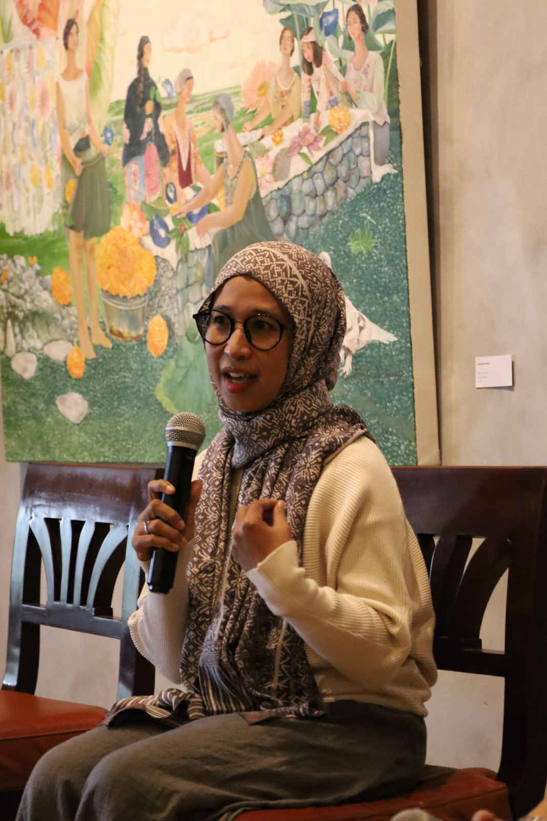 Seniman Ratih Alsaira di Mangkuluhur ARTOTEL Suite, Jakarta