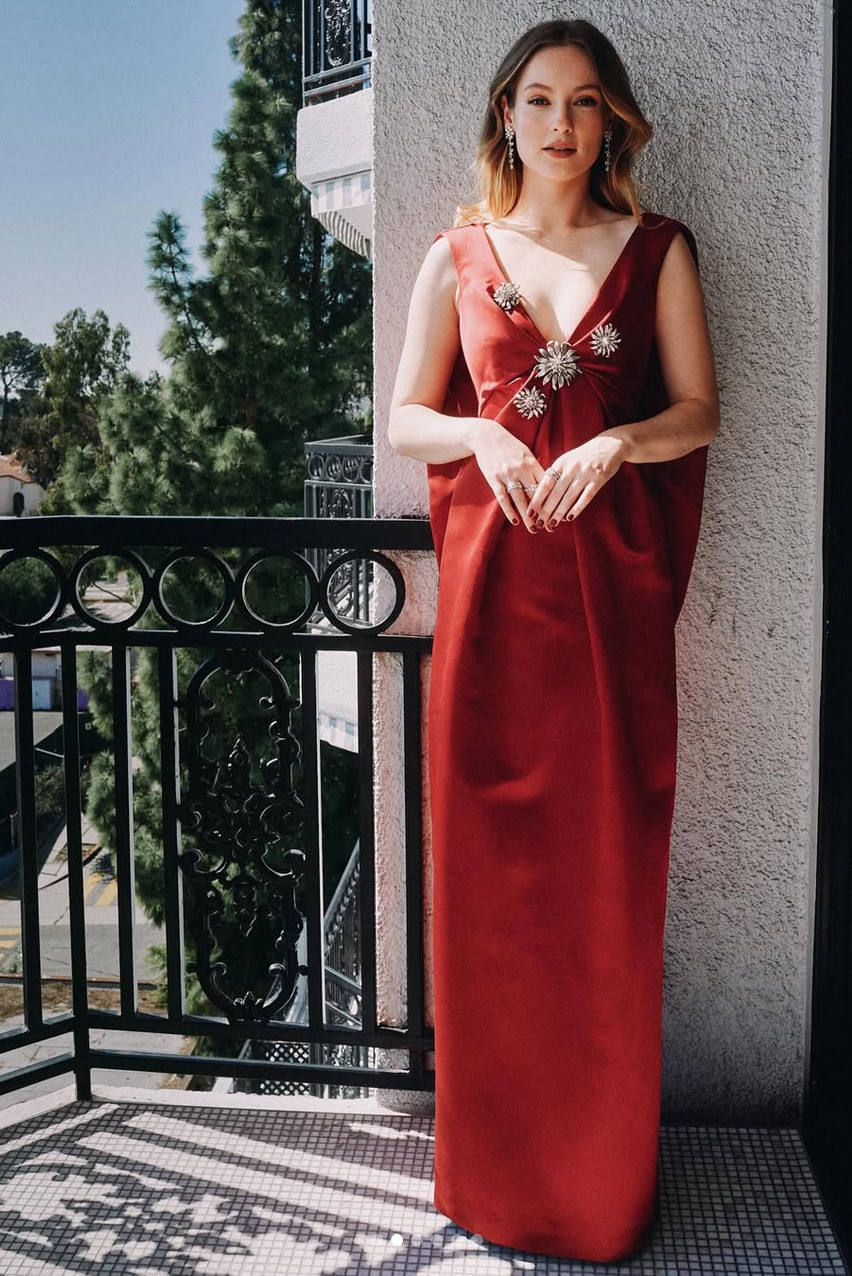 Hannah Dodd at the 2025 SAG Awards in a ruby red Miu Miu column gown (Photo: @felicitykay/Instagram)