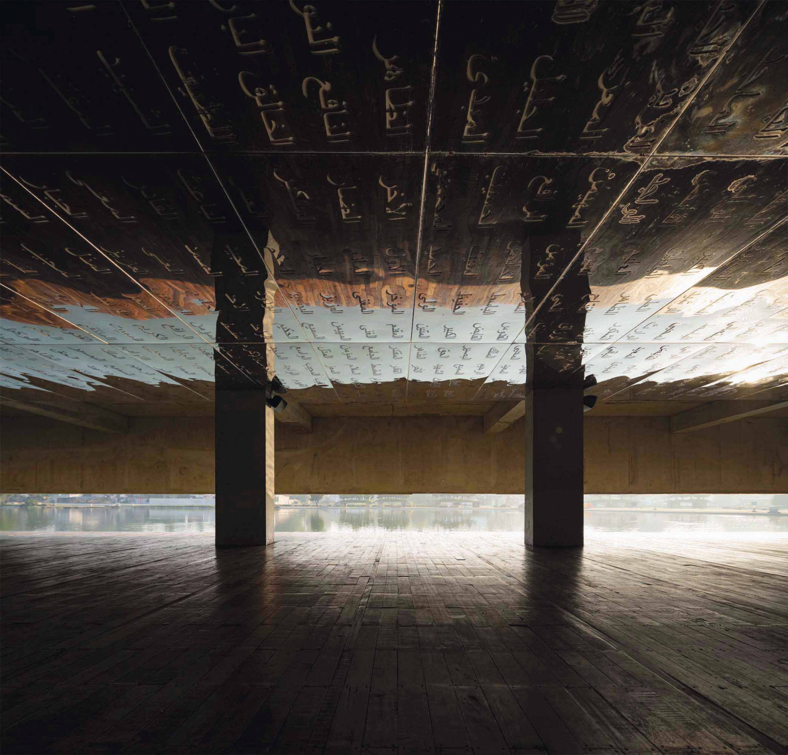 The Tubaba Mosque interior’s reflective ceiling heightens the hymn-like air in the place of worship. (Photo by Davy Linggar)