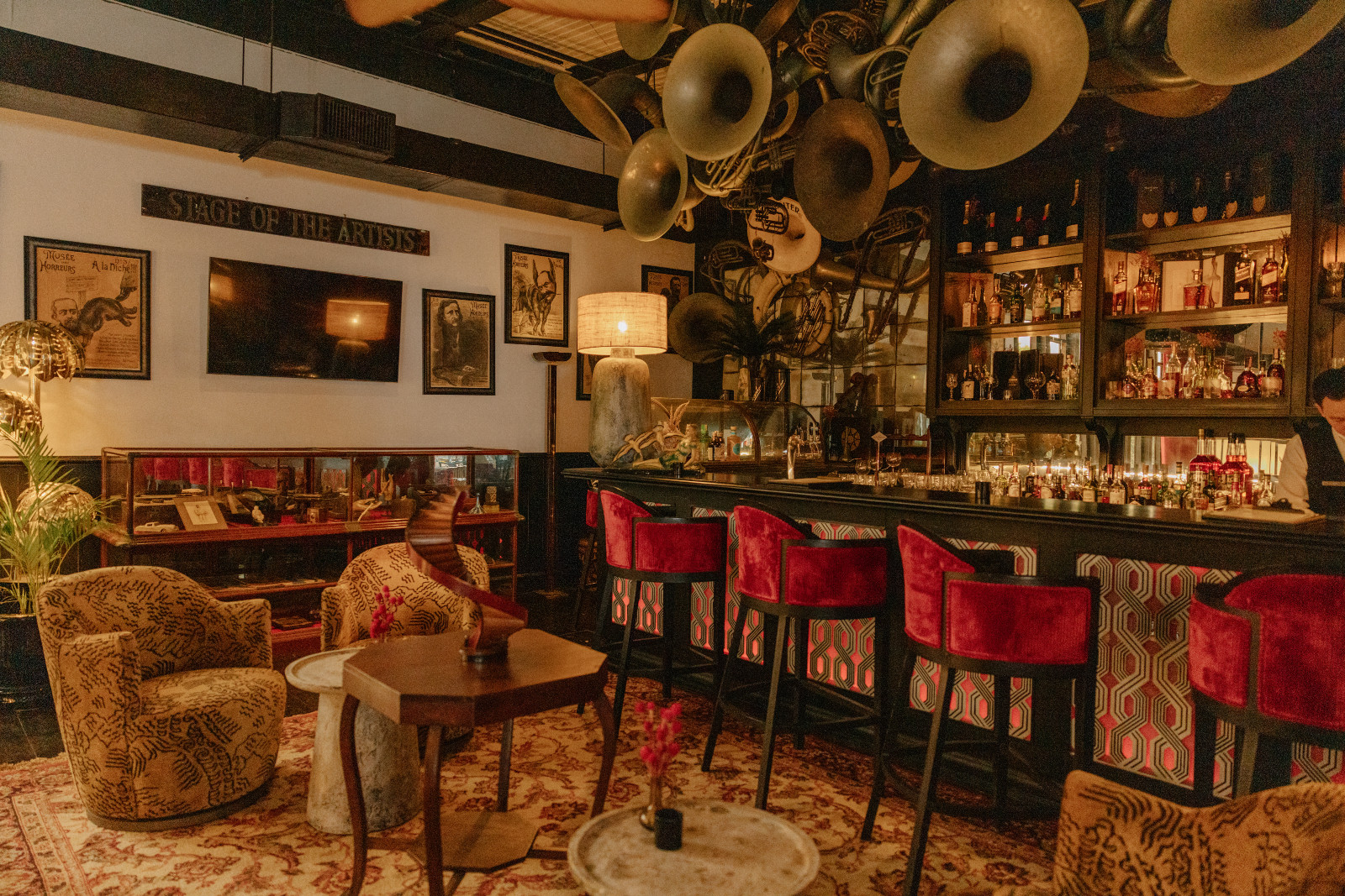 Deco Bar บาร์แจ๊สที่เป็นราวพิพิธภัณฑ์