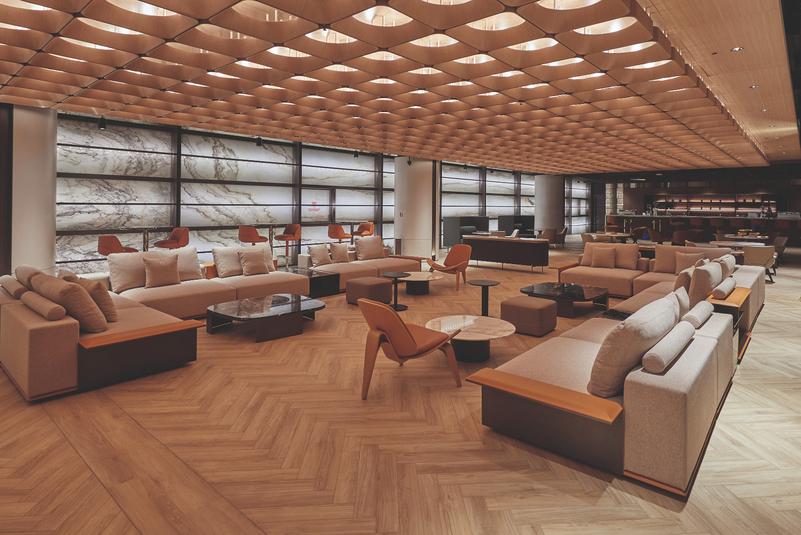 The Reserve’s exposed onyx slabs still let outside light into spaces such as this lounge while maintaining a balance with artificial lighting. (Photo: Finbarr Fallon)