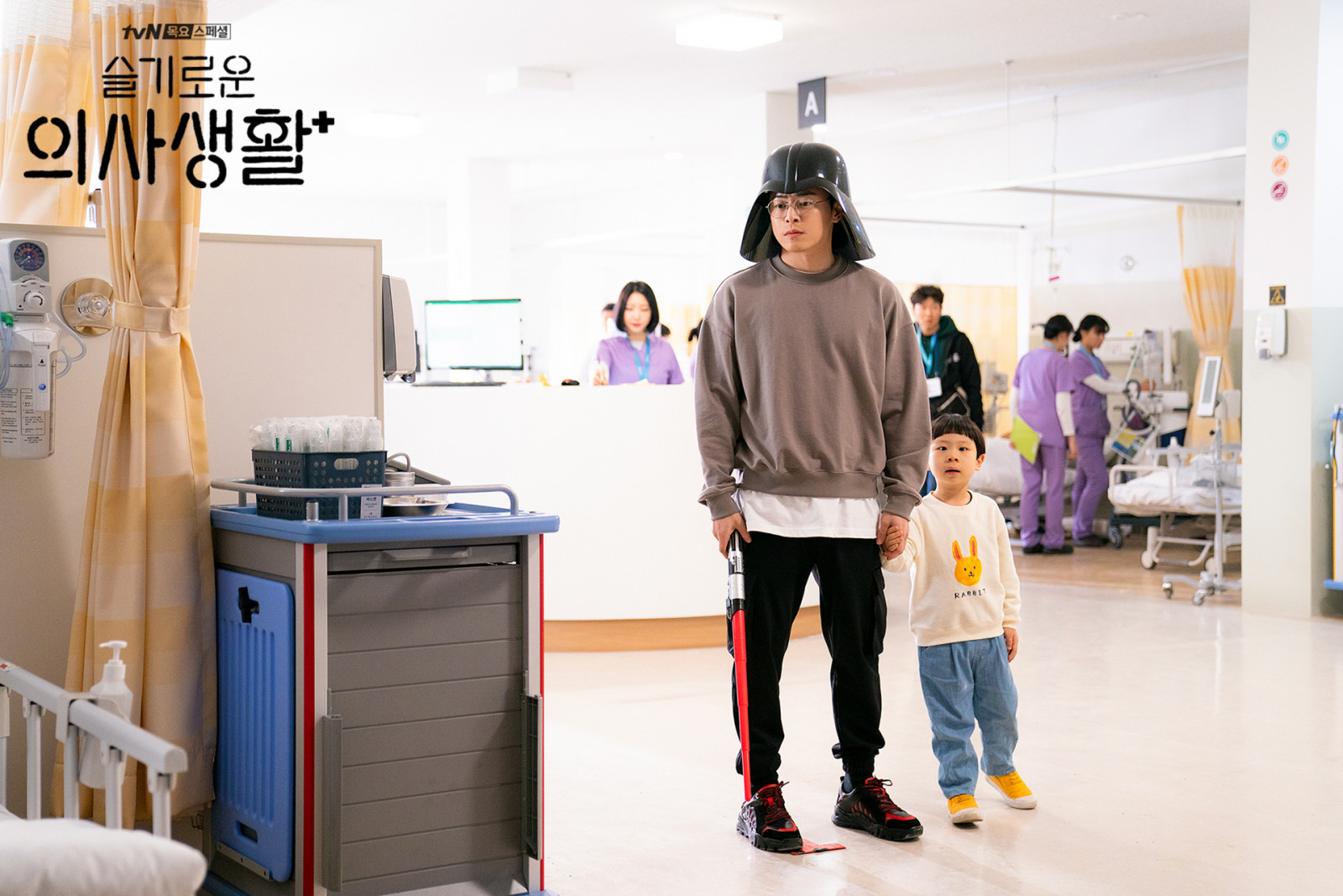Cho Jung-seok and Kim Jun had the perfect father-and-son chemistry in ‘Hospital Playlist’ (photo: tvN)
