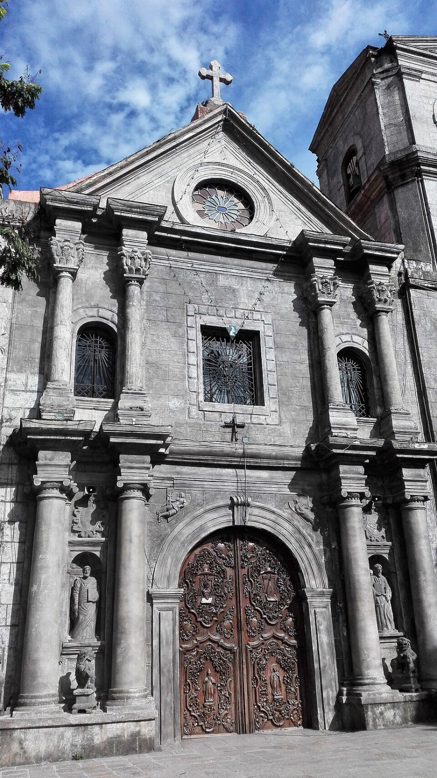 San Agustin Church in Intramuros, Philippines (Photo: Wikimedia Commons)