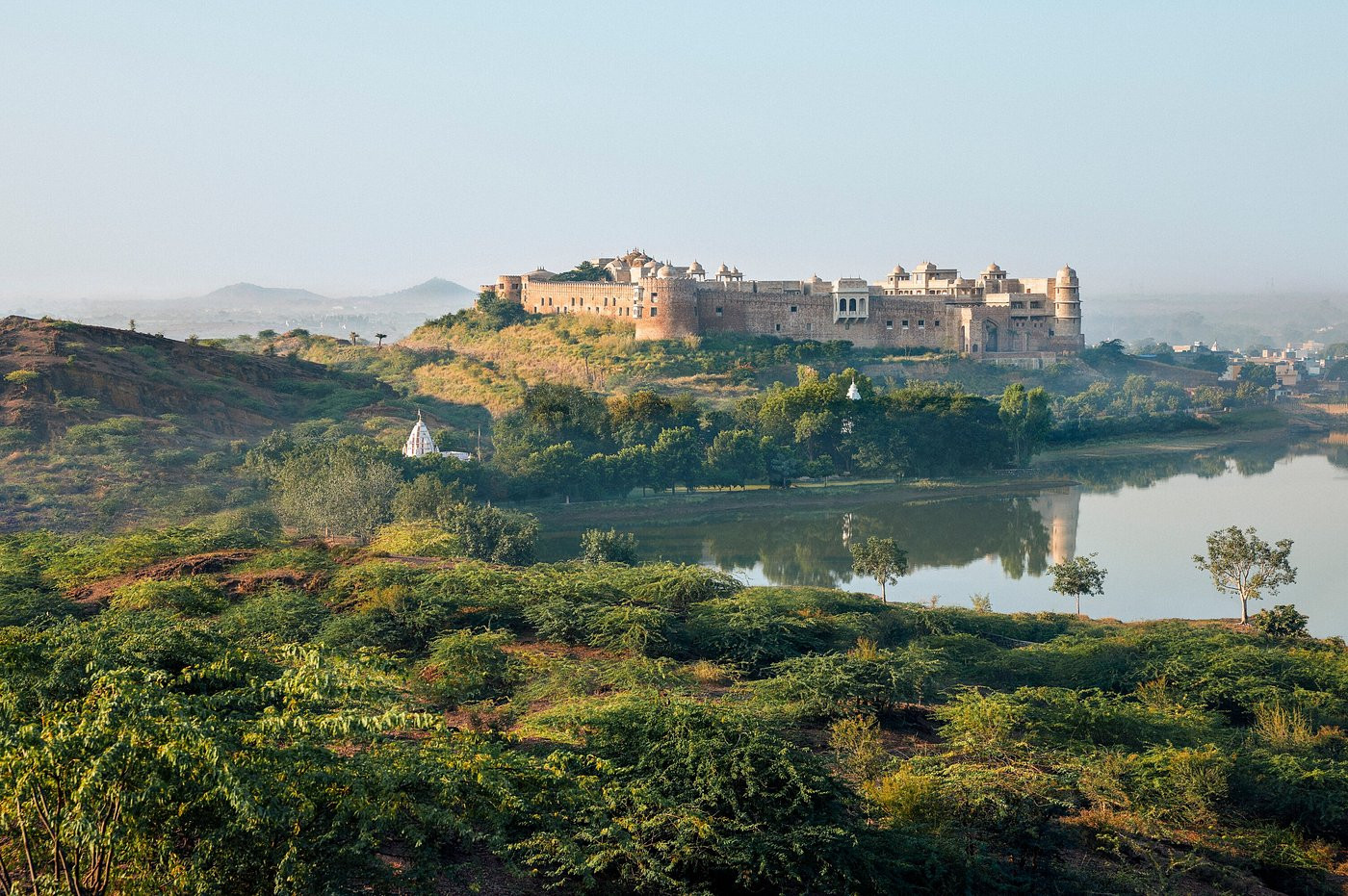 Fort Barwara occupies a low ridge above Barwara Lake in Sawai Madhopur, Rajasthan, approximately 30 minutes from Ranthambore National Park