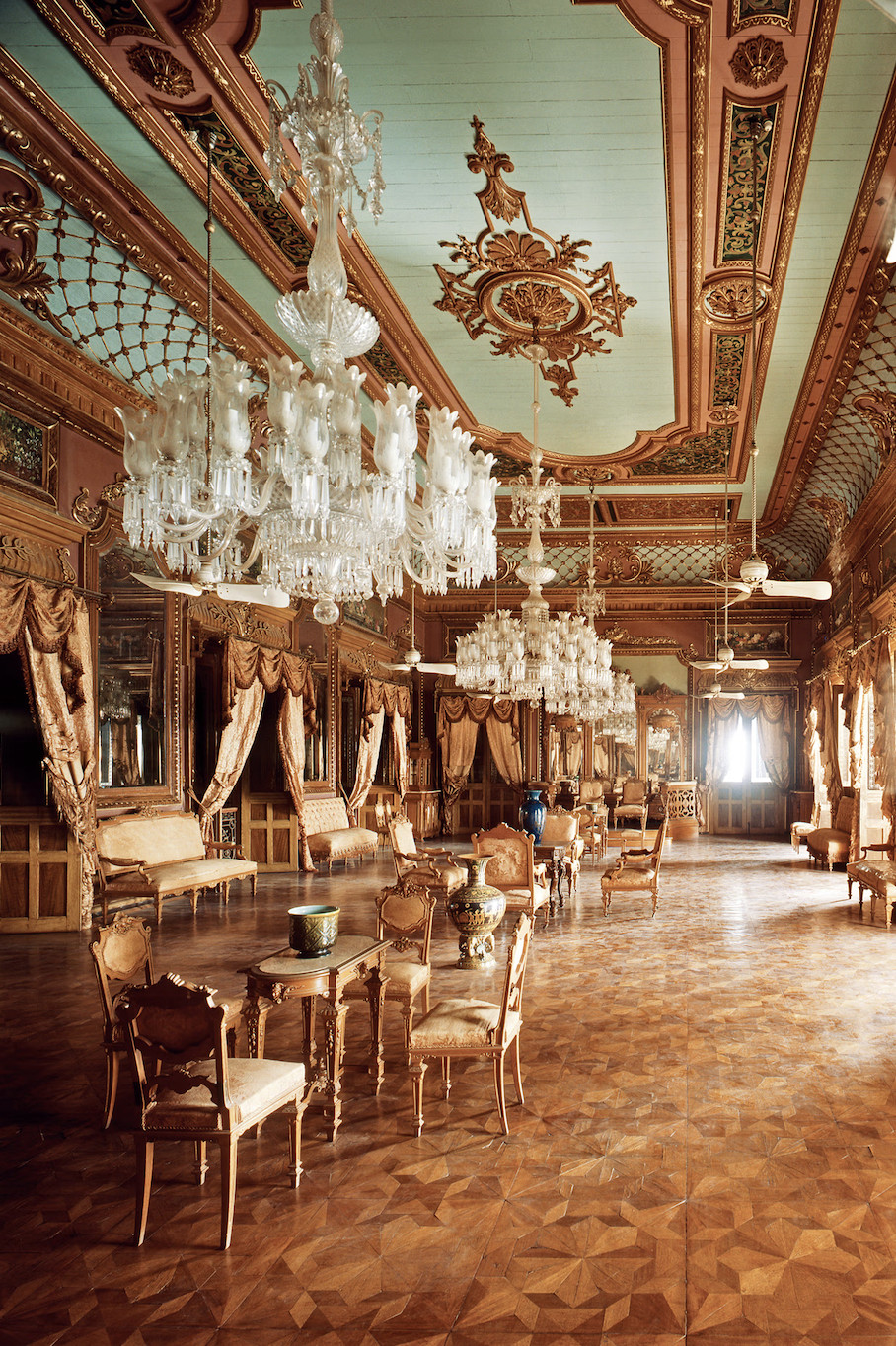 The Durbar Hall, originally the palace's formal reception room, retains its Venetian chandeliers, gilded ceiling and geometric parquet floor. The palace holds 40 Osler chandeliers across its 22 halls.