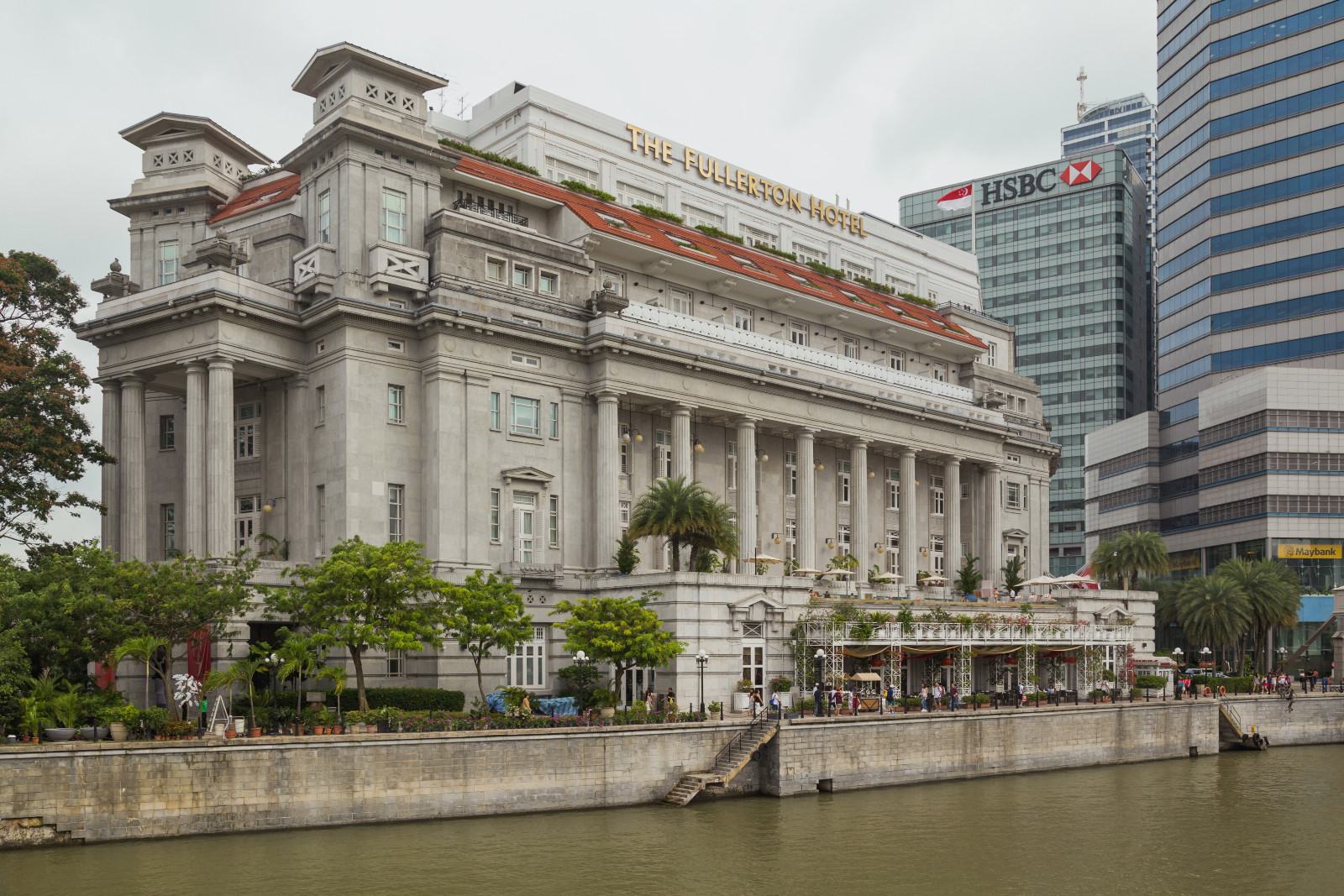 Designed by Major P.H. Keys of Keys & Dowdeswell and completed in 1928, the neoclassical Fullerton Hotel Singapore sits at the mouth of the river where merchant ships once queued to collect mail via an underground tunnel to the pier